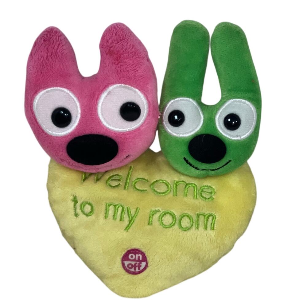 Hallmark Hoops & Yoyo Welcome to My Room Talking Plush Door Hanger Some Sound